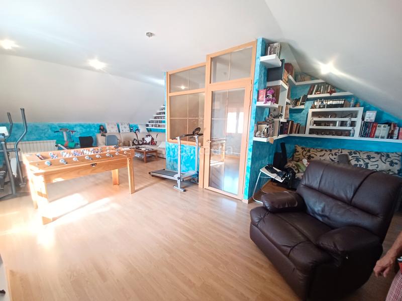 Foto 51639e7c-dc51-41d4-a267-719fda9e2ef8. Casa bifamiliare con camino riscaldamento parcheggio piscina in Seseña