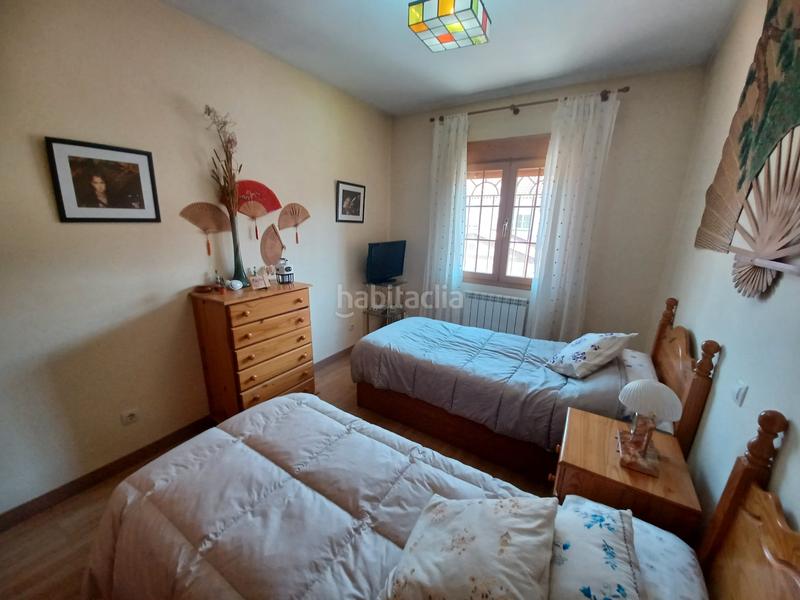 Foto a24c58b0-1994-41a9-b8a1-d8f343dd7463. Casa bifamiliare con camino riscaldamento parcheggio piscina in Seseña