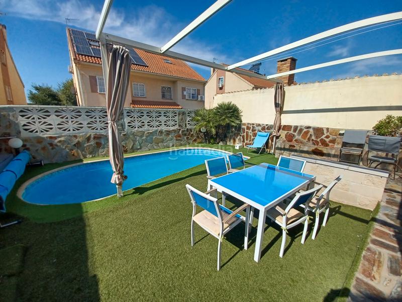 Foto b9cfd2f3-afc5-413a-b7b9-e0ed139031ea. Casa bifamiliare con camino riscaldamento parcheggio piscina in Seseña