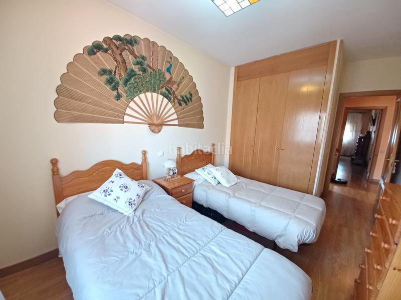 Foto d6e0749f-7345-4924-898e-76d3bc06e46c. Casa bifamiliare con camino riscaldamento parcheggio piscina in Seseña