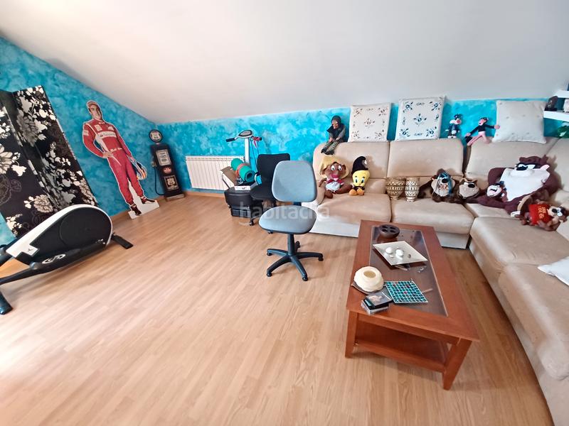 Foto e2cbc87c-b221-4e18-9f1d-63d381910532. Casa bifamiliare con camino riscaldamento parcheggio piscina in Seseña