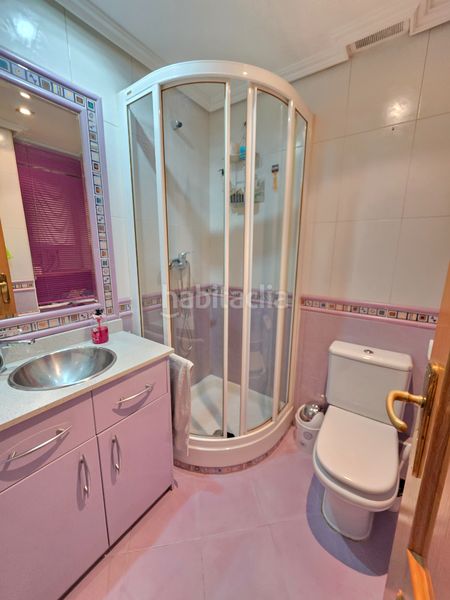 Foto 3f902b35-d428-4fb5-9382-d1f01c359ffd. Casa adossada amb calefacció a Entrevías Madrid