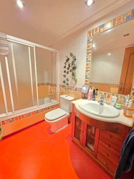 Foto f405aff0-ffca-4a92-bd4d-a81e1e49fd5e. Casa adossada amb calefacció a Entrevías Madrid
