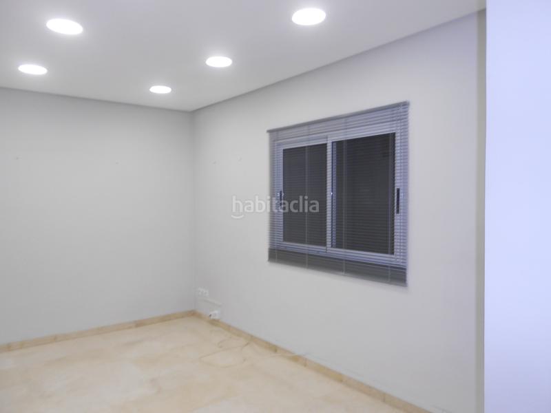 Foto d2cd5fd8-d132-4882-bc01-515f9112695c. Local comercial a La Creu Coberta Valencia