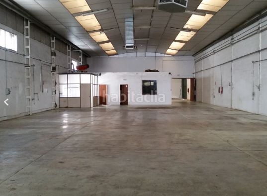 Foto 556d1f6b-04f1-492e-b5da-e1a546da2756. Alquiler nave industrial alquiler de nave en Fuente del Jarro Paterna
