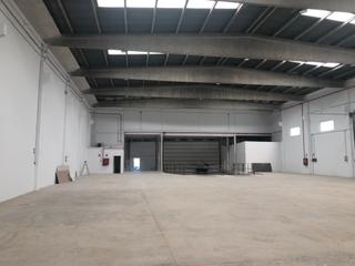 Lloguer Nau industrial a Quart de Poblet. Alquiler de nave con muelles de carga