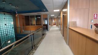 Lloguer Nau industrial a Beniparrell. Alquiler de nave con muellle