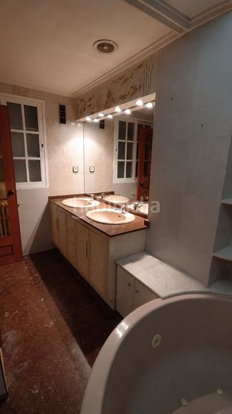 Foto 1e6b212a-22e6-45c6-9aaa-51a1e12c48f3. Casa aparellada amb xemeneia calefacció aparcament a Manises