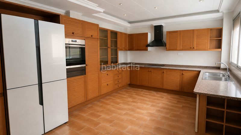 Foto 5d2f62b2-713b-4cfb-a0d7-419a2d8cf0a5. Casa aparellada amb xemeneia calefacció aparcament a Manises