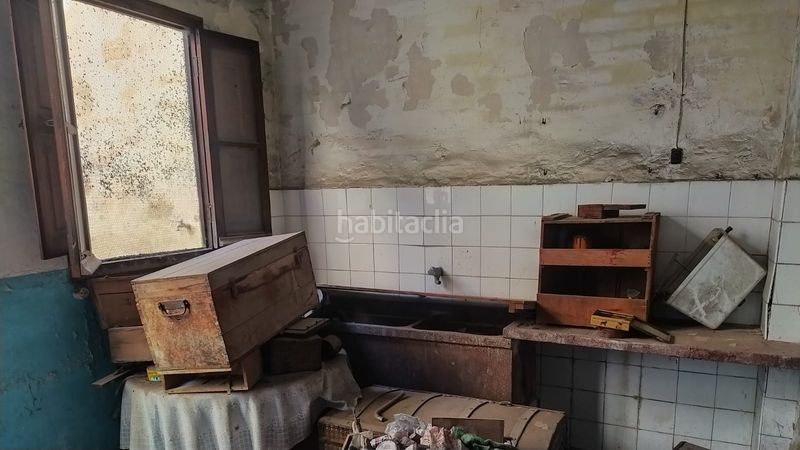 Foto f8993247-f0e7-41e4-9fd4-7d2ece5bf665. Casa adossada amb xemeneia a La Constitución-Canaleta Mislata
