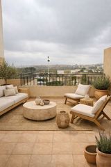 Casa  Plaça del castell 8. Venta de casa en el centro