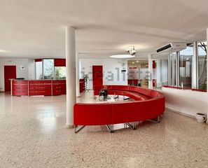 Industrial building in Fuente del Jarro. Venta de edificio con restaurante y nave