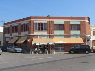Nau industrial  Carrer aviació. Venta de nave con negocio bar-restaurante
