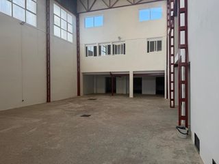 Industrial building in Polígono del Aeropuerto. Venta de nave industrial 3 plantas