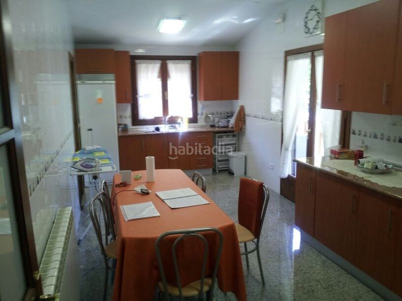 Foto af2d0dba-2679-4d02-b478-b48b733d76ec. Gebäude mit pool in Villalbilla pueblo Villalbilla