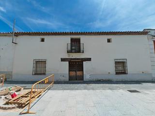 Casa a Meco pueblo. ¡oportunidad en meco! propiedad de 685 m2 con proyecto para 2 vi
