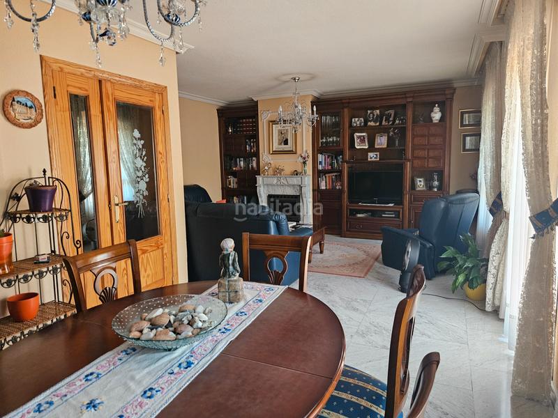 Foto ae6cf3ac-ff30-4280-bf11-89a22b4105f9. Casa adossada amb xemeneia calefacció a Ensanche Alcalá de Henares