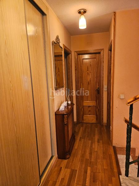 Foto 7e79e1a6-5b29-43fa-a5c0-8efdc6642b2d. Semi detached house with fireplace heating in Ensanche Alcalá de Henares