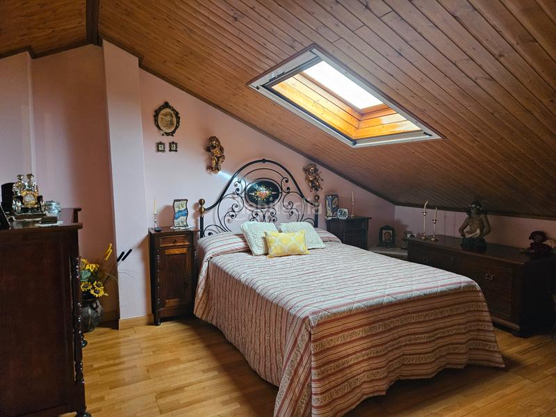 Foto cd3b3be7-85ad-420b-a89e-66744265fd8e. Semi detached house with fireplace heating in Ensanche Alcalá de Henares