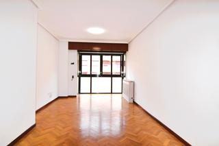 Lloguer Pis  Calle de peñas del arcipreste. Magnífico apartamento de gran tamaño situado en una magnífica ub