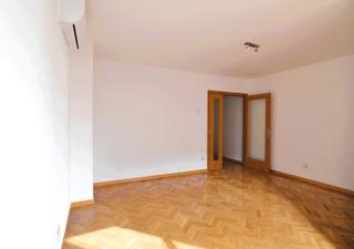 Location Appartement  Calle de redecilla del camino. Bonito piso exterior