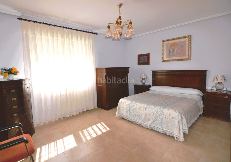 Foto b793edb6-3936-4642-a663-9ea2aaf95768. Xalet amb xemeneia calefacció aparcament a Somosierra