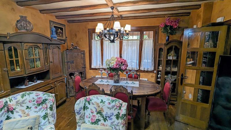 Foto 2af7c8c9-f208-4a93-844c-15052d4fa7fe. Casa amb xemeneia calefacció a Sotosalbos