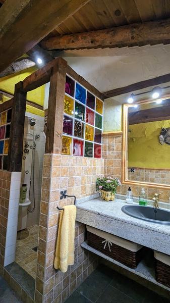 Foto a9f5356c-9d85-4894-a9fd-697236cd78e1. Casa amb xemeneia calefacció a Sotosalbos