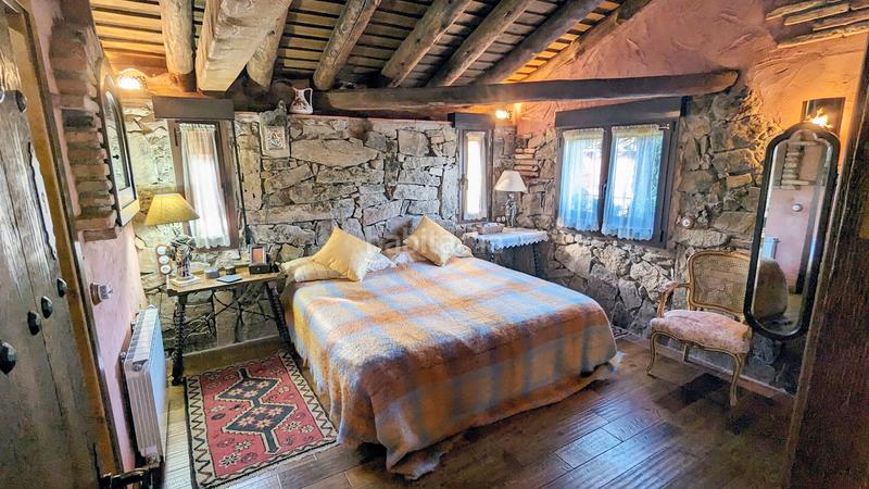 Foto ad505a8e-0295-4d76-8b24-35668cecfc1e. Casa amb xemeneia calefacció a Sotosalbos