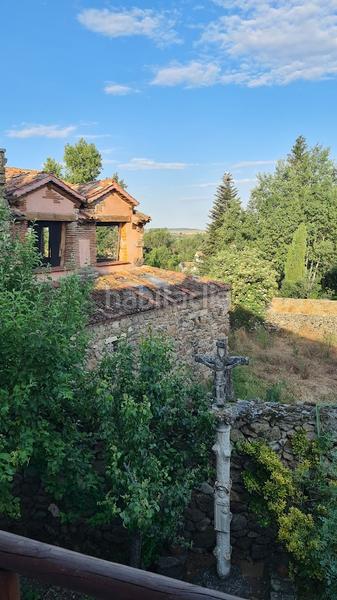 Foto b288636a-fc88-47ff-935a-789f6c2d1cc9. Casa amb xemeneia calefacció a Sotosalbos