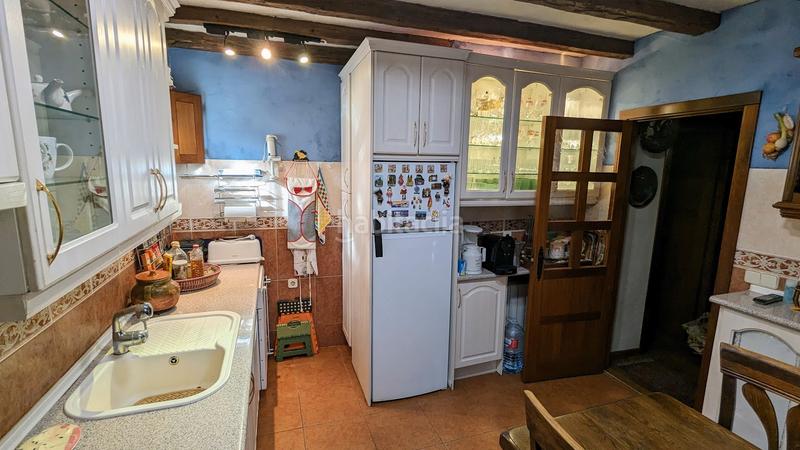 Foto cf45a3dd-c698-453d-86dc-c7237a8208f4. Casa amb xemeneia calefacció a Sotosalbos