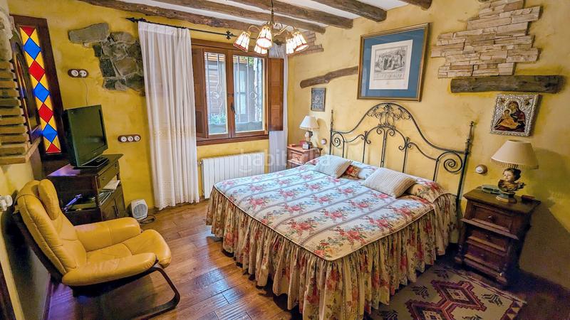 Foto f42777cd-2f96-41a8-a69a-74a654b6e716. Casa amb xemeneia calefacció a Sotosalbos