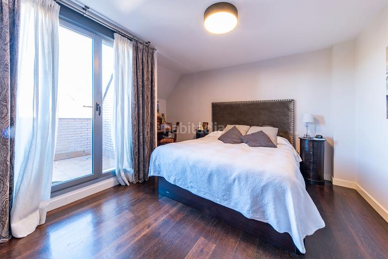 Foto cb7cbcfc-9fbf-482f-a4a7-fccd52b94fe3. Lloguer dúplex amb calefacció aparcament piscina a Boadilla del Monte