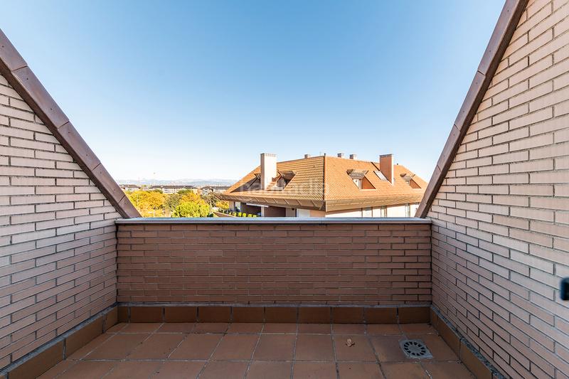 Foto 701a963a-8bb7-4d6c-ac2e-4610d9eb3c84. Miete zweistöckige wohnung mit heizung parking pool in Boadilla del Monte