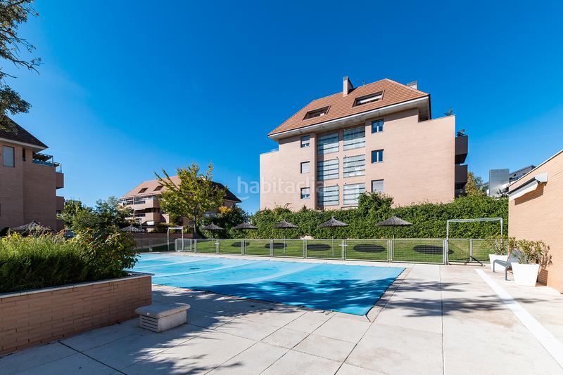 Foto f89e47b8-5edf-44bf-b2ff-6e140e34f358. Miete zweistöckige wohnung mit heizung parking pool in Boadilla del Monte