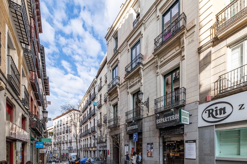 Foto 861d5da7-1324-4a9a-aa36-d7b2f4a72cdc. Local comercial amb calefacció a Sol Madrid