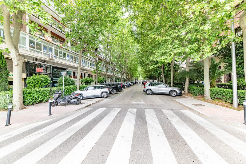 Foto ce4ebc1c-77e9-48fa-a2a7-f4fa409baf2d. Pis amb calefacció aparcament a Hispanoamérica-Bernabéu Madrid