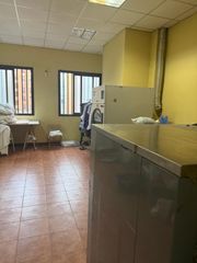 Transfer Business premise in Calle del cerro minguete 5. Tintorería en traspaso