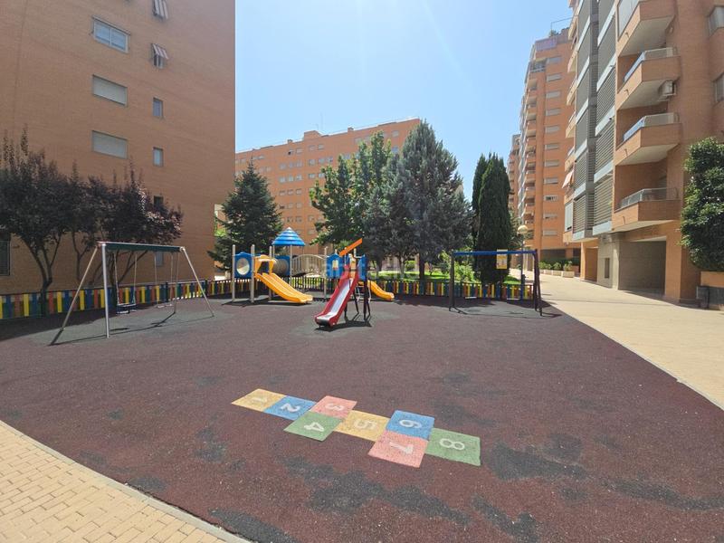 Foto a4fec68b-117c-4621-b8c2-1ff8f7e24b34. Alquiler piso en calle antonio lopez 246 en Almendrales Madrid