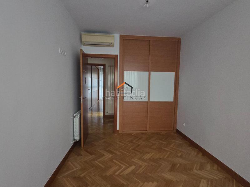 Foto de62d9ed-c456-4910-844b-ebb3fbc18699. Rent flat with heating parking pool in Legazpi Madrid