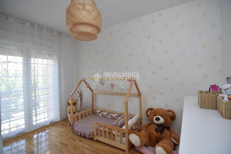 Foto 38ed53fb-6d6c-44ae-9a64-499a15ed0eb8. Casa pareada casa en venta en Centro Villaviciosa de Odón