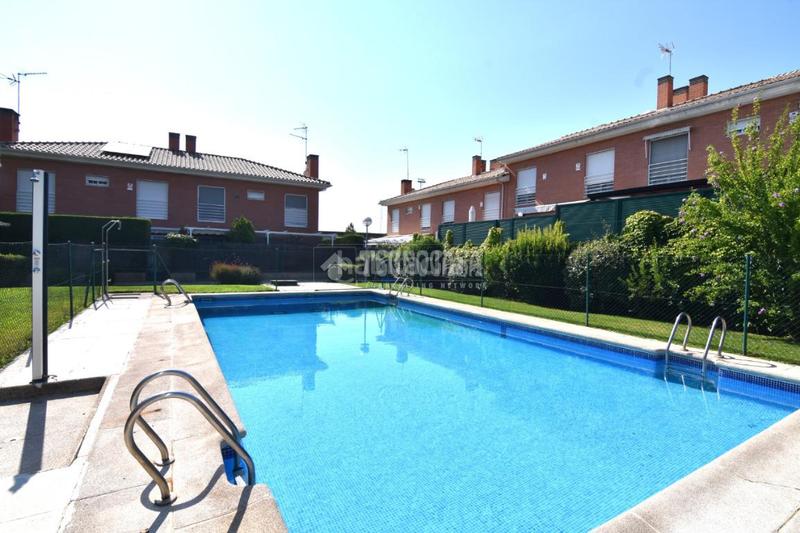 Foto 4c418e4f-b96e-4b19-8896-8dc92d9b4187. Casa pareada casa en venta en Centro Villaviciosa de Odón