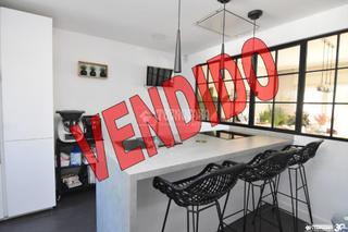 Casa aparellada a Centro. Casa en venta en villaviciosa de odón