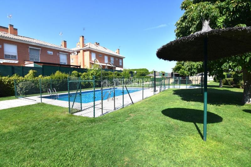 Foto f5fafa85-62e1-4793-b18e-e3d3d2ffb958. Casa pareada casa en venta en Centro Villaviciosa de Odón