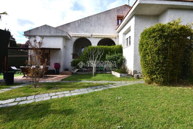 Foto 221c38a0-e1fa-4ce6-938e-ba6994c30b50. Casa a El Bosque Villaviciosa de Odón