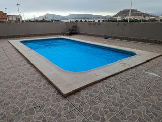 Pis en Zona Estacin. Piso semi nuevo con garaje, trastero y piscina