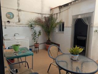 Casa aparellada en Centro puerto. Casa de 3 plantas con 2 terrazas