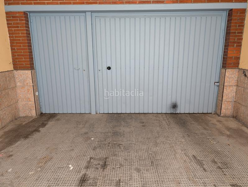 Foto 1b4f9f66-4b73-4dd9-9c46-f37c563b4290. Aparcament cotxe a Avenida de Abril-9 de Octubre Sagunt