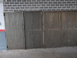 Posto auto  Carrer reina maria cristina. Plaza de garaje cerrada