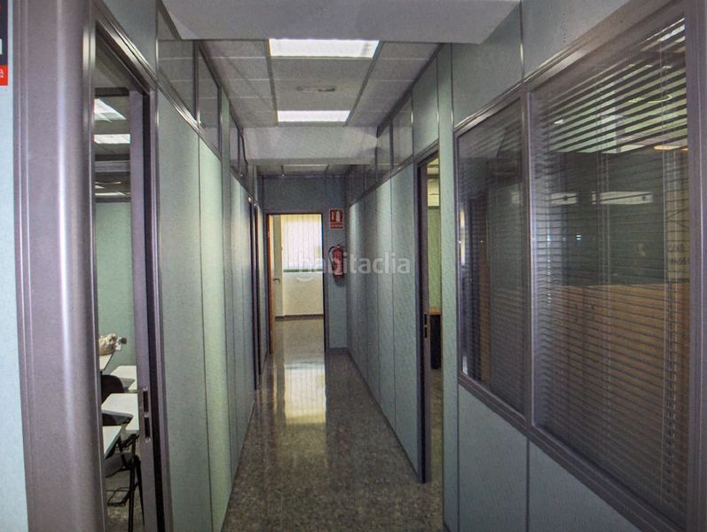 Foto ee37b73a-35d2-4163-a670-4b2098ed5bd3. Lloguer local comercial a avenida ojos negros 41 a Sagunt